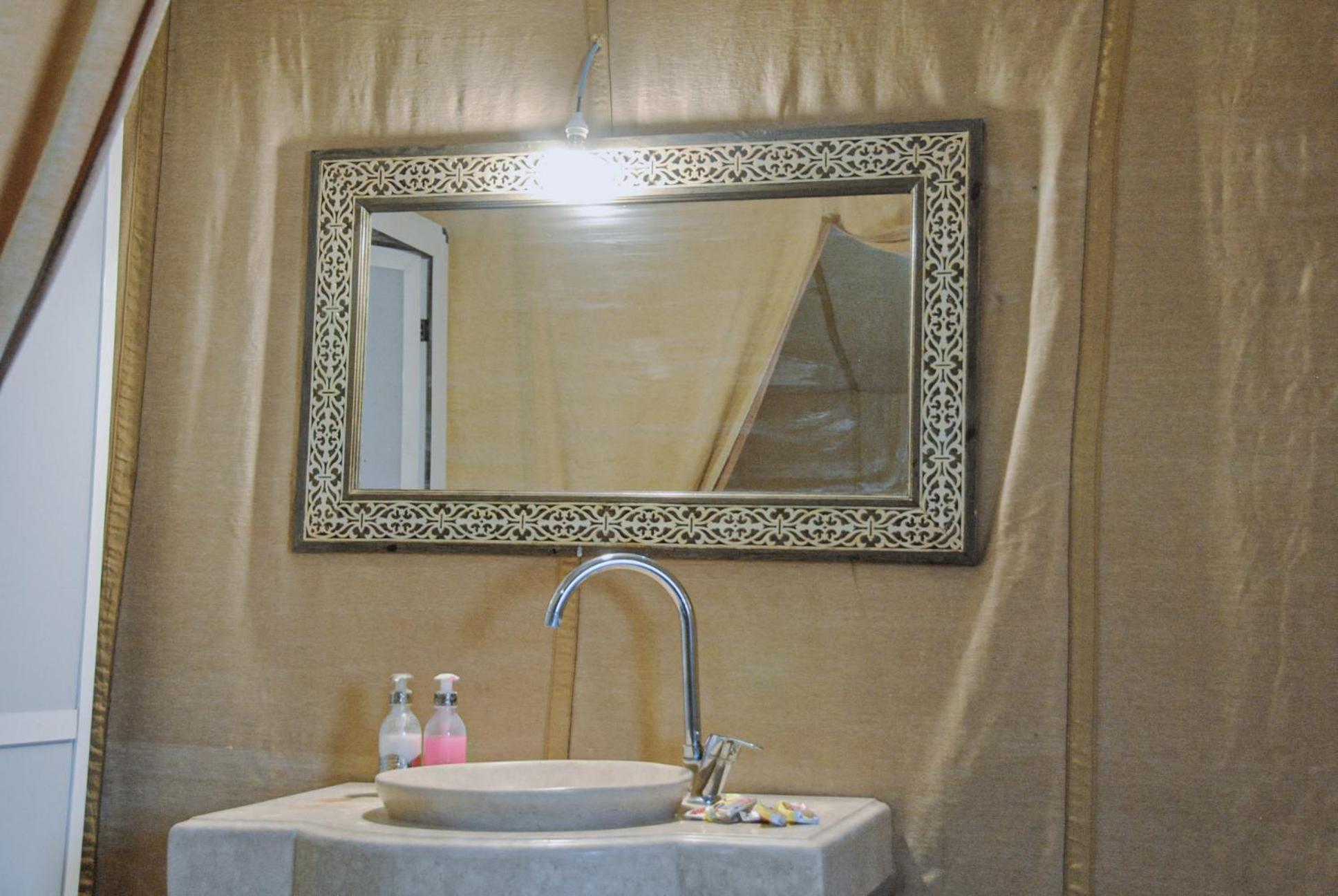 Отель Camel Trips Luxury Camp Мерзуга Экстерьер фото